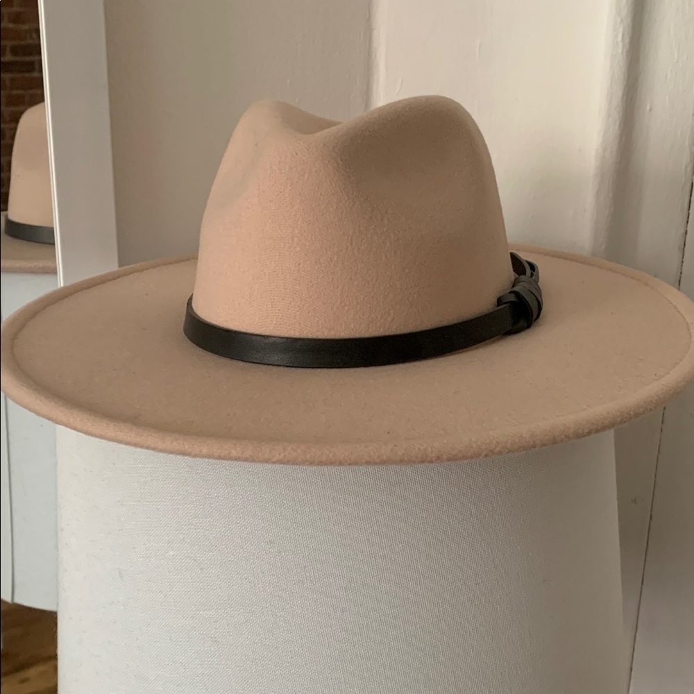 Wide Brim Felt Fedora Hat in Beige with Black Band